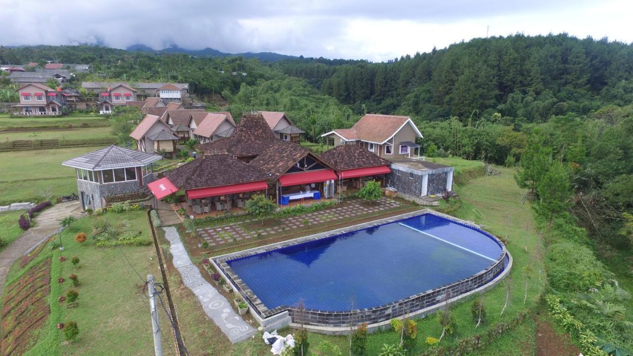 Degung Hillside Hotel Bogor Exterior photo